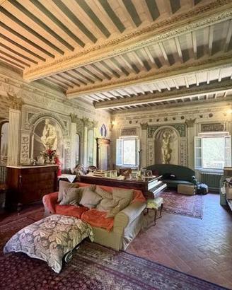 Villa di 390 m² con più di 5 locali a Cascina