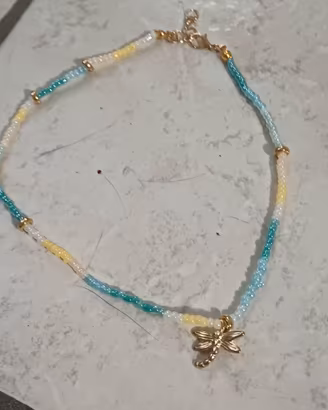 collana fatta a mano perline e ciondolo libellula