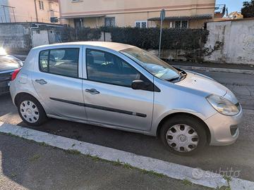 Renault Clio benzina del 2007 con 184.000  km