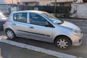 Renault Clio benzina del 2007 con 184.000  km