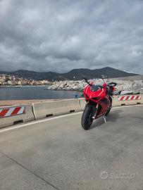 Panigale V4R