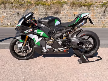 Ducati Panigale V4S 2025 Full-carbon