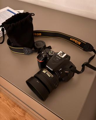 Reflex Nikon d5600 con obbietivo