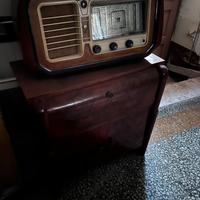 Mobile vintage con radio e giradischi integrato