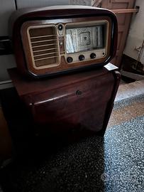 Mobile vintage con radio e giradischi integrato