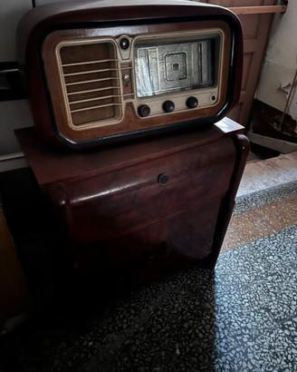 Mobile vintage con radio e giradischi integrato