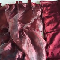 Set 2 tende e una tovaglia rettangolare bordeaux