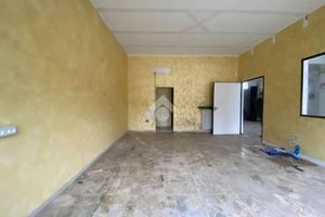 NEGOZIO A REGGIO NELL'EMILIA