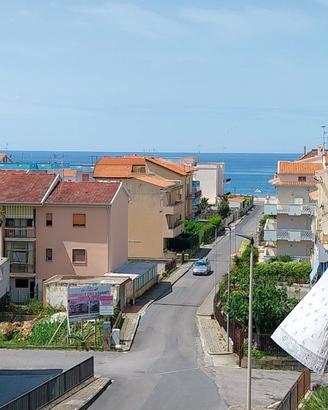 Ampio appartamento con terrazzo 200 mt dal mare