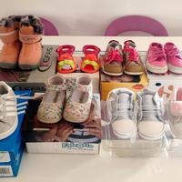 Lotto otto paia di scarpe per bimbi numero 19