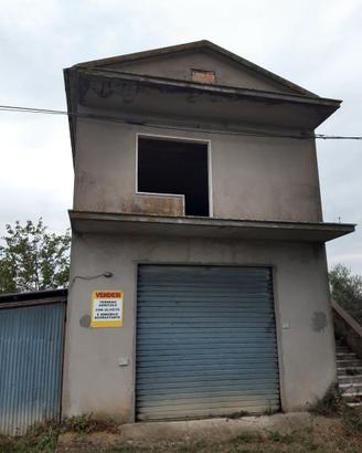 Casale in campagna, da ristrutturare