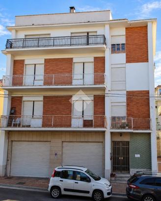 4 LOCALI A PORTO SANT'ELPIDIO