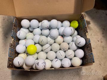 Palline da golf usate in condizioni  Premium