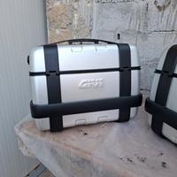 Givi trekker due trk33 e due trk46. 