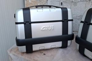 Givi trekker due trk33 e due trk46. 