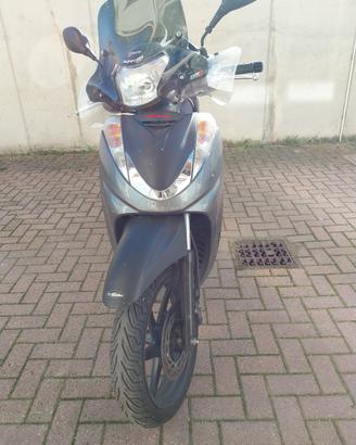 Honda Sh300   comodo e performanente.