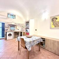 2 LOCALI A POZZUOLI