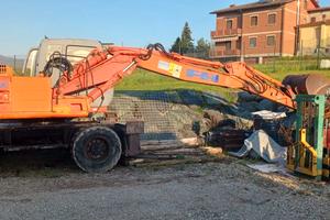 Escavatore fiat hitachi ex135