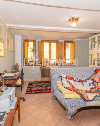 Trilocale ingresso indipendente con cantina