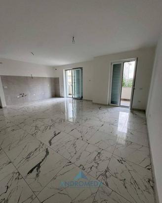 Appartamento di 100 m² con 3 locali e box auto a S
