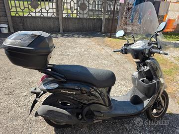 scooter Yamaha  125 cc