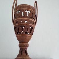 Vaso di ceramica traforata in stile antico Deruta