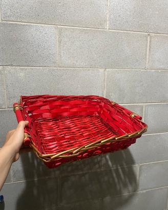 cesto grande rosso e dorato in vimini artigianale