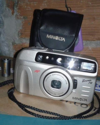 Macchina fotografica a pellicola Minolta Zoom 70