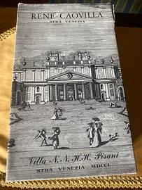 Sandali in vernice nera e pitre colorate