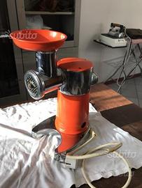 Tritacarne Quick Mill funzionante