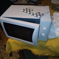 forno microonde 20 lt candy  non spedisco 