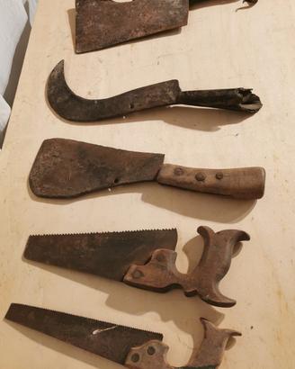 vecchi utensili da lavoro in campagna