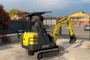 E139 Mini escavatore 17 q Yanmar B17
