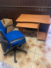 Scrivania e sedia