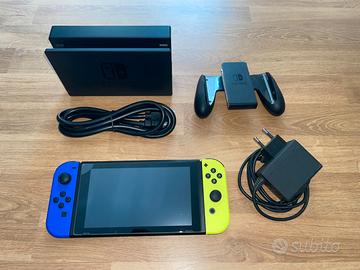 Nintendo Switch V2 + SanDisk 64Gb + Accessori