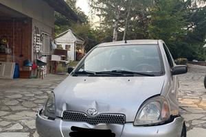 yaris del 2002 per neopatentati