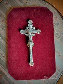 antico crocifisso in biscuit e decoro oro