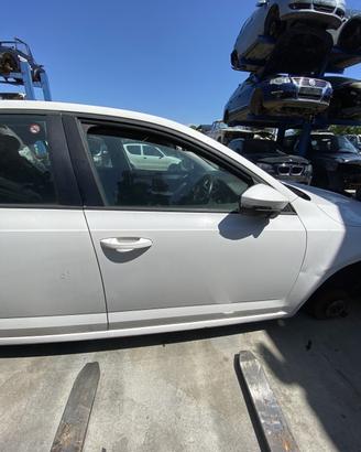 PORTA ANT DX SKODA OCTAVIA 2013 / 2019