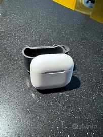 AppleAirPods 4 con cancellazione attiva del rumore