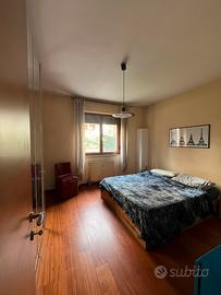 Stanza in appartamento in zona eur laurentina