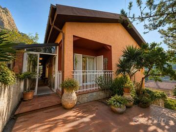 Villa di 165 m² con 5 locali e box auto doppio a V