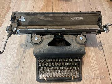 Macchina da scrivere Olivetti d’epoca originale