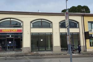Locale Commerciale in P.zza Castello