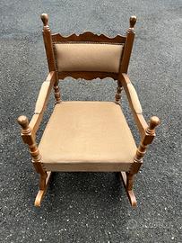 Sedia a dondolo in legno