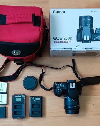 Canon EOS 250D KIT COMPLETO (3 Batterie + Borsa) –