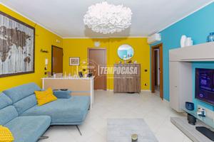 TRILOCALE IN VILLA CON TERRAZZO E CORTILE