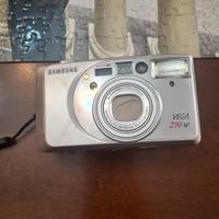 macchina fotografica con rullino. senza cavo