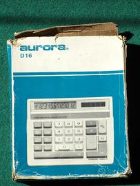 Calcolatrice vintage Aurora D16 con scatola
