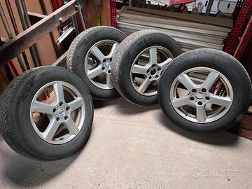 4 cerchi con gomme invernali Nissan Qashqai