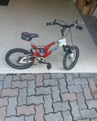 bicicletta MTB bambino rossa